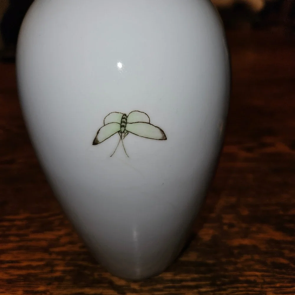 Vintage Jingdezhen Chinese Porcelain Bud Vase Birds and Flowers White 10‎ Inch